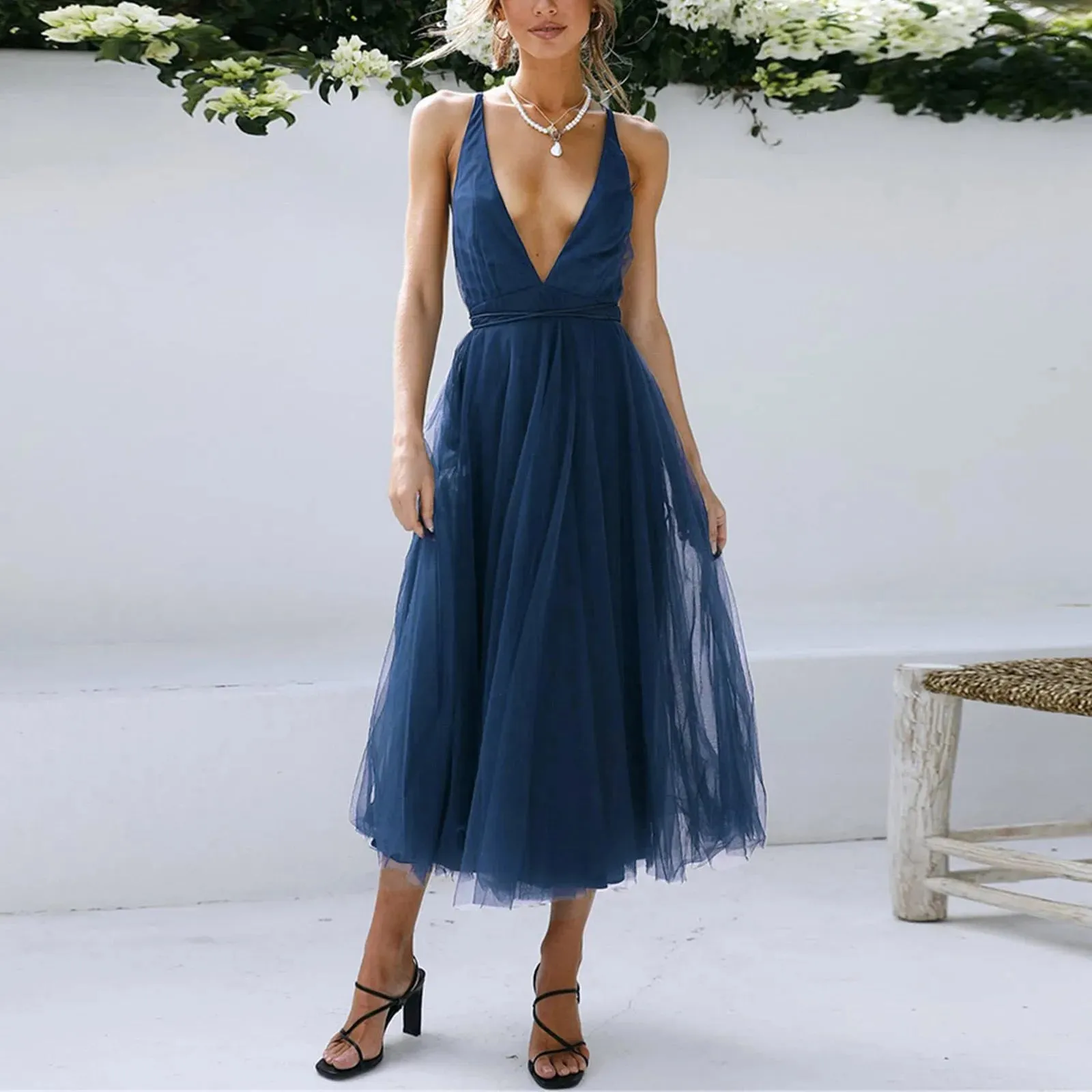 2024 Lace-Up Empire Waist Deep V-Neck Backless Tulle Bridesmaid Midi Dress