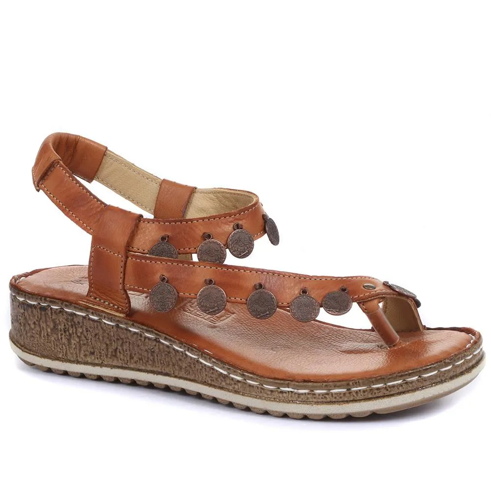 Embellished Leather Toe-Post Sandal - CAY29005 / 315 112