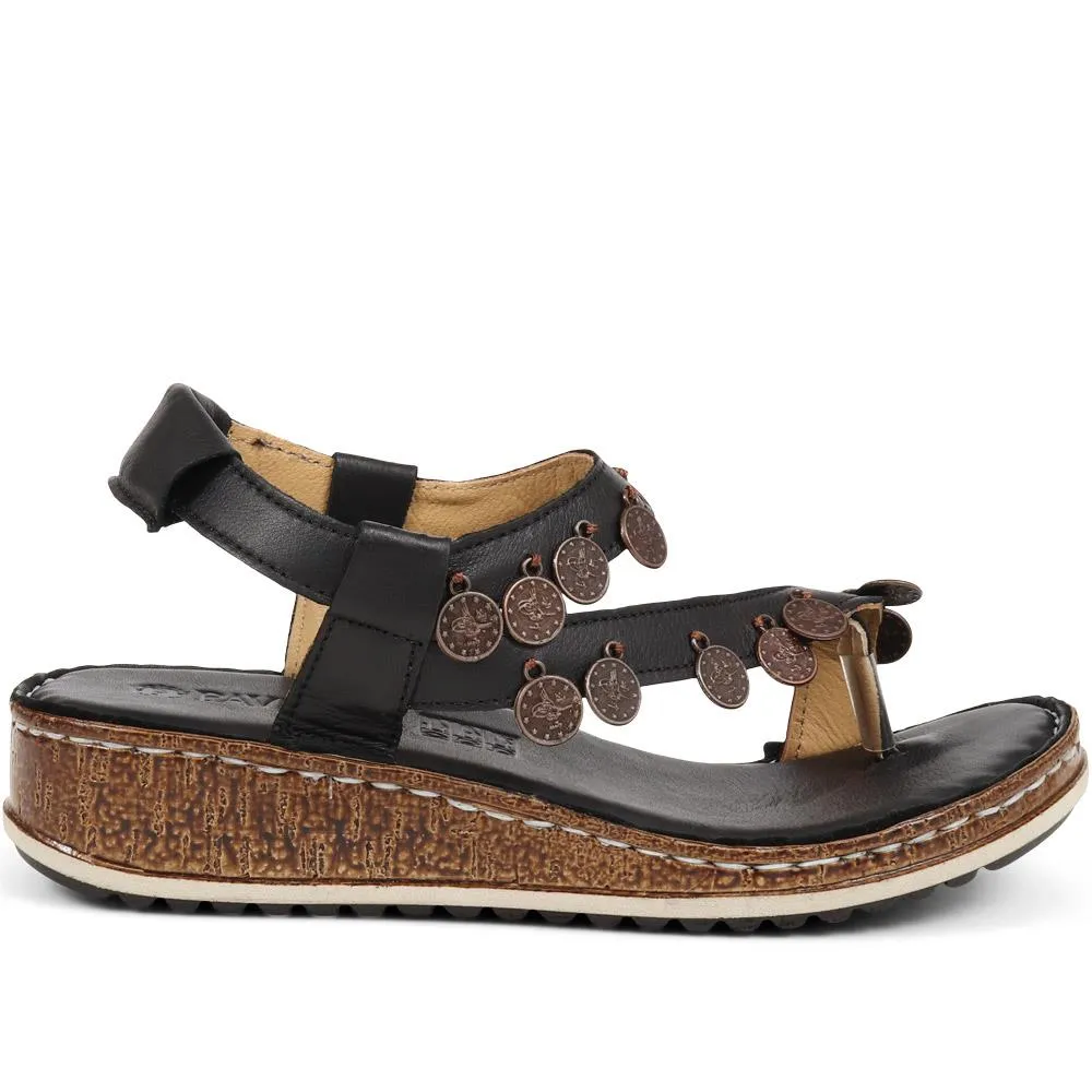 Embellished Leather Toe-Post Sandal - CAY29005 / 315 112